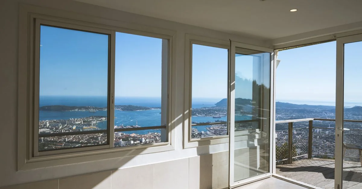Toulon to Genova by Bus: A Budget Traveler&rsquo;s Guide