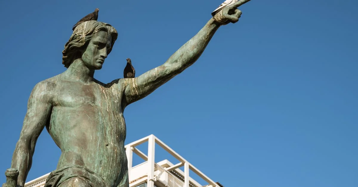 Toulon to Genova by Bus: A Budget Traveler&rsquo;s Guide