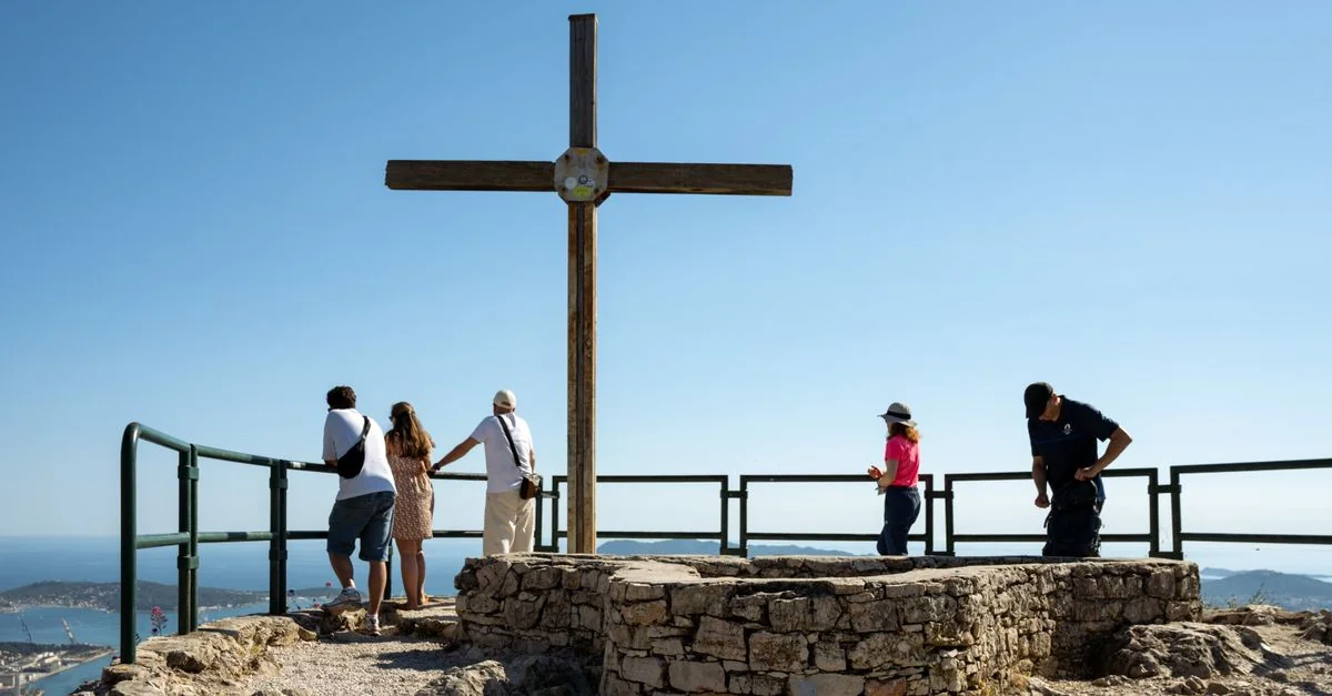 Toulon to Genova by Bus: A Budget Traveler&rsquo;s Guide