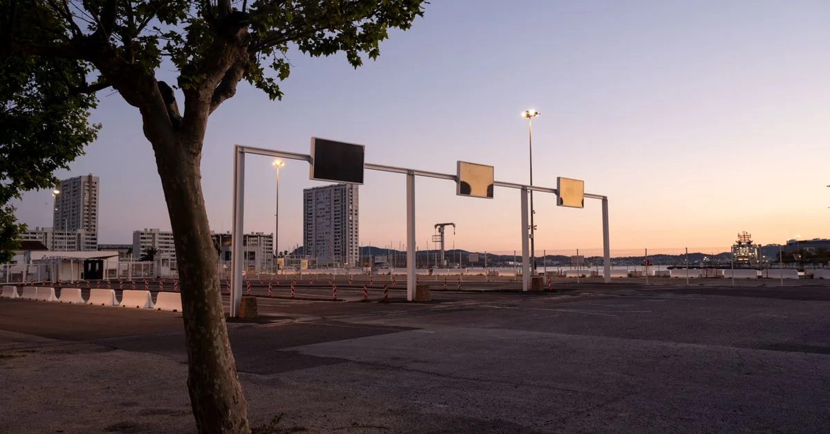 Exploring Europe on a Budget: A Bus Journey from Toulon to Marseille