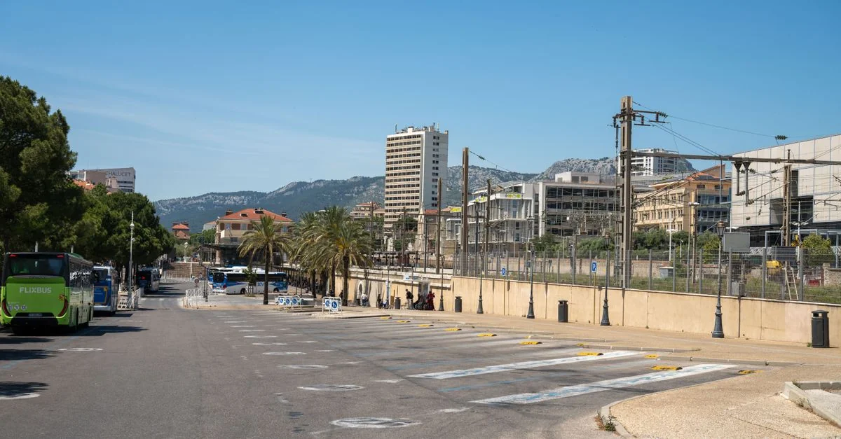 Exploring Europe on a Budget: A Bus Journey from Toulon to Marseille