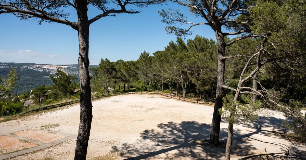 Exploring Europe by Bus: A Budget Traveler’s Guide from Toulon to Nice