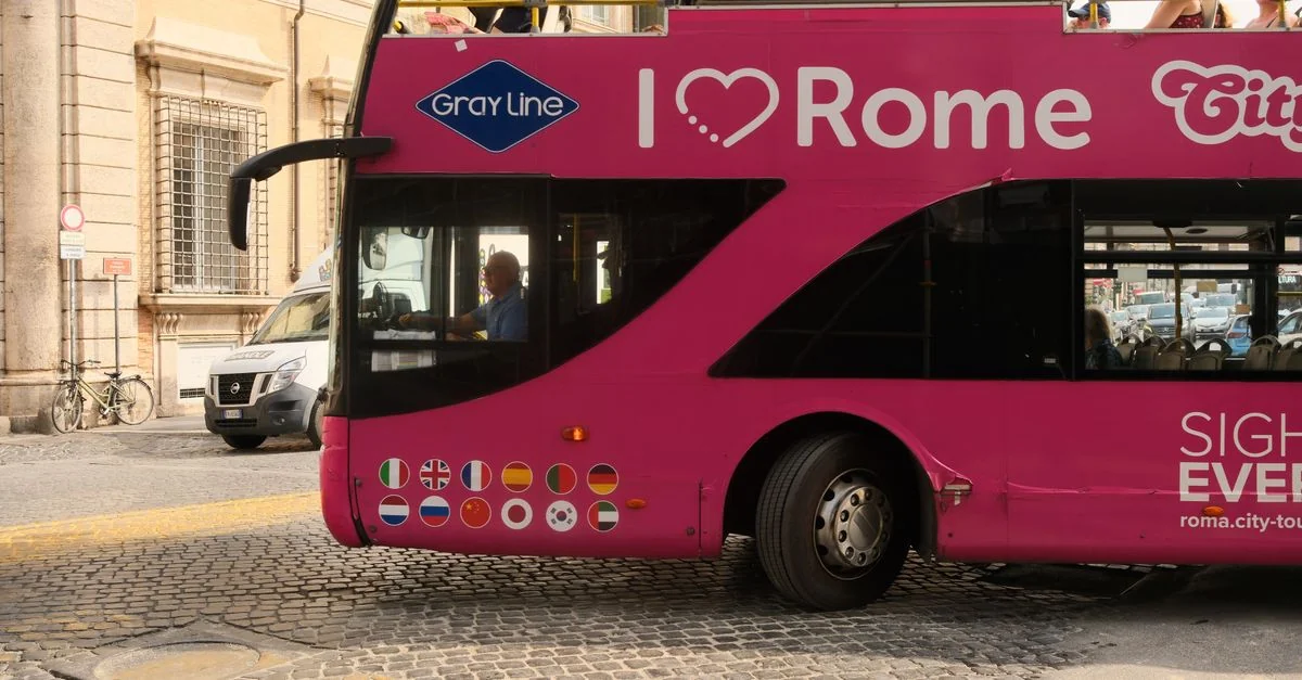 Exploring the Bus Route from Tours to Paris: A Budget Traveler’s Guide