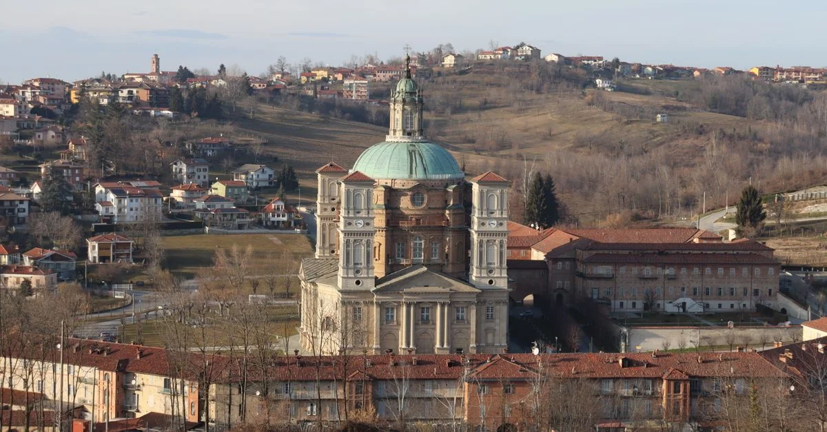 Turin City Tours and Sightseeing Guide: Walking the Arcades and Squares
