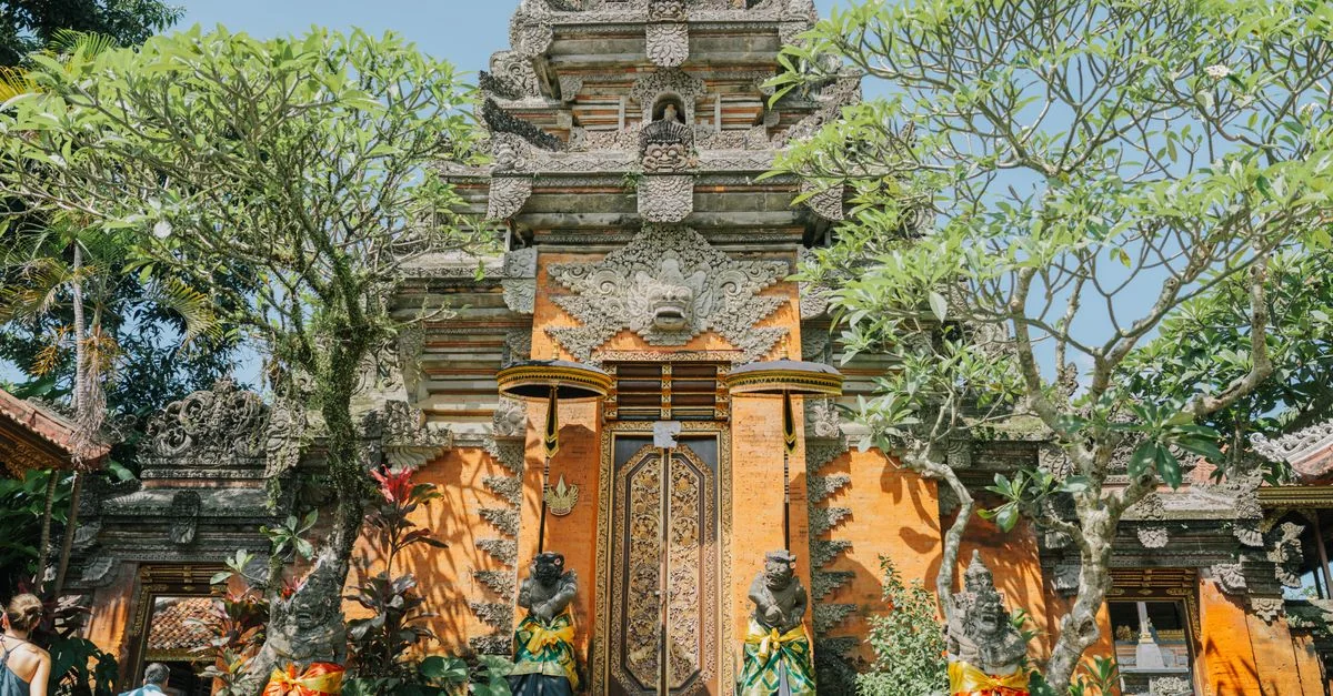 Carving Culture: An Art and History Guide to Ubud