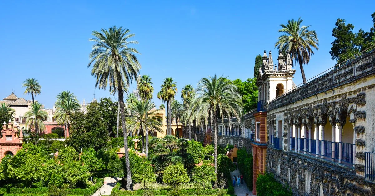 The Ultimate Walking Tours Guide for V, Spain