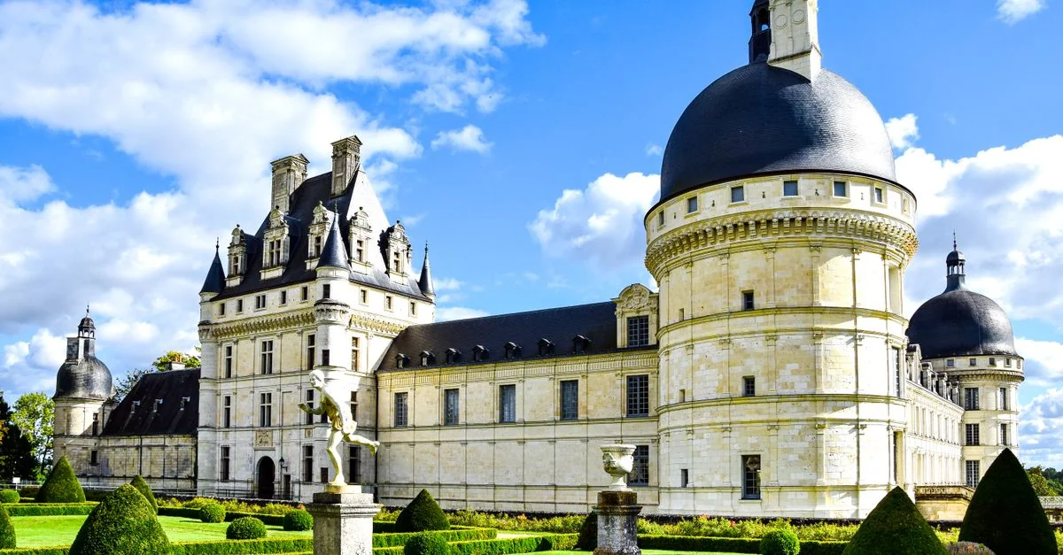 Val-de-Reuil to Paris by Bus: A Practical Guide