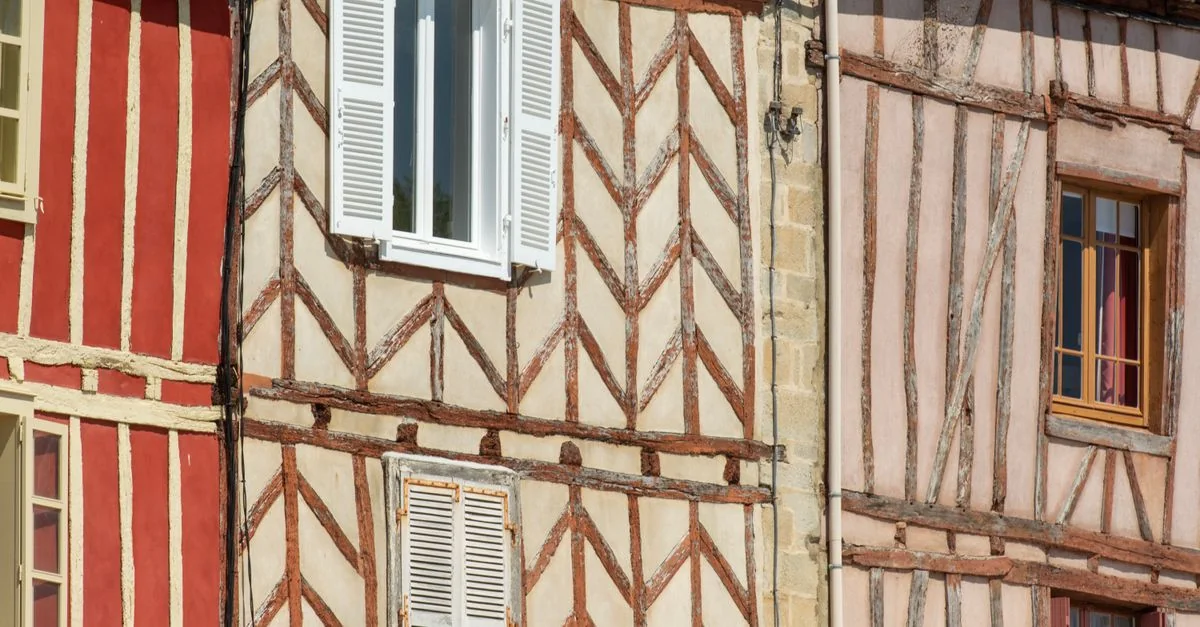 Vannes to Paris by Bus: A Budget Traveler&rsquo;s Guide