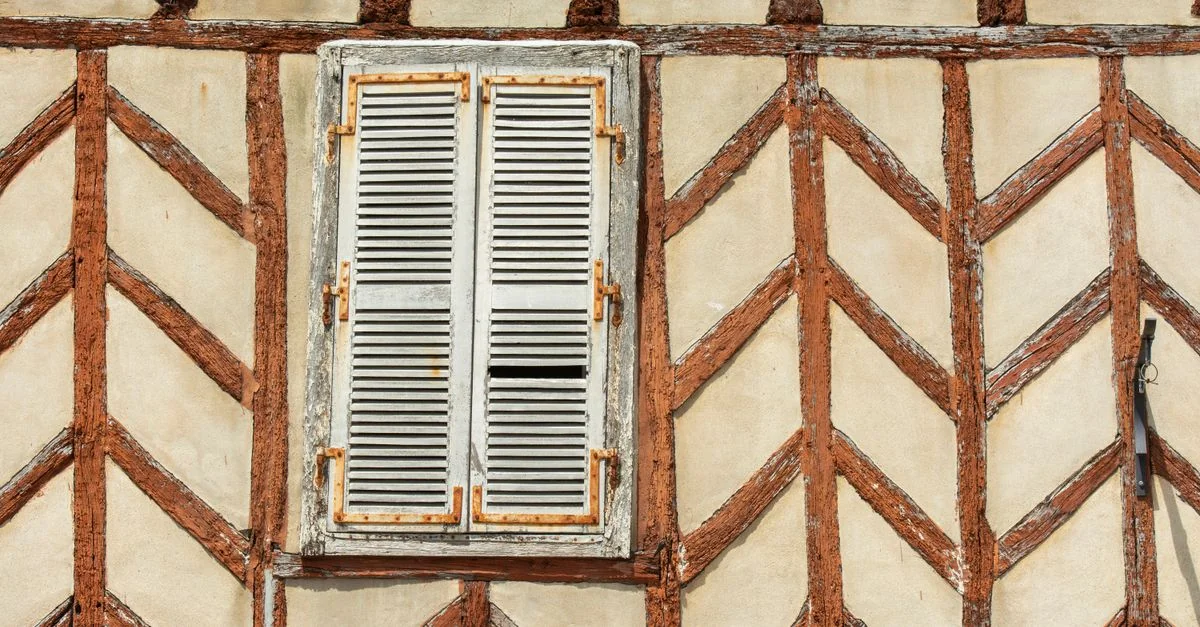 Vannes to Paris by Bus: A Budget Traveler&rsquo;s Guide