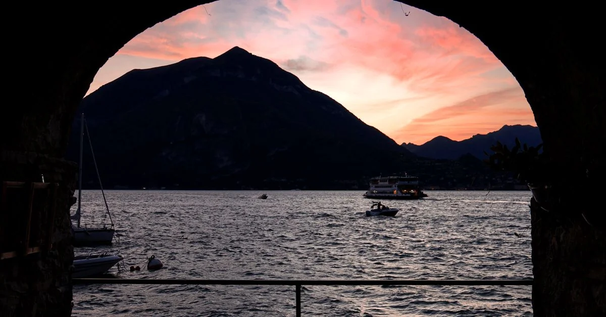 Navigating from Varenna to Como by Train