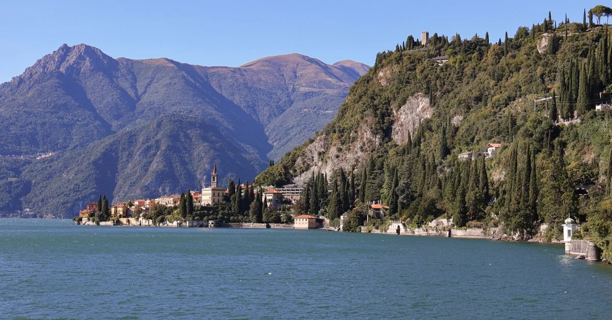 Navigating from Varenna to Como by Train