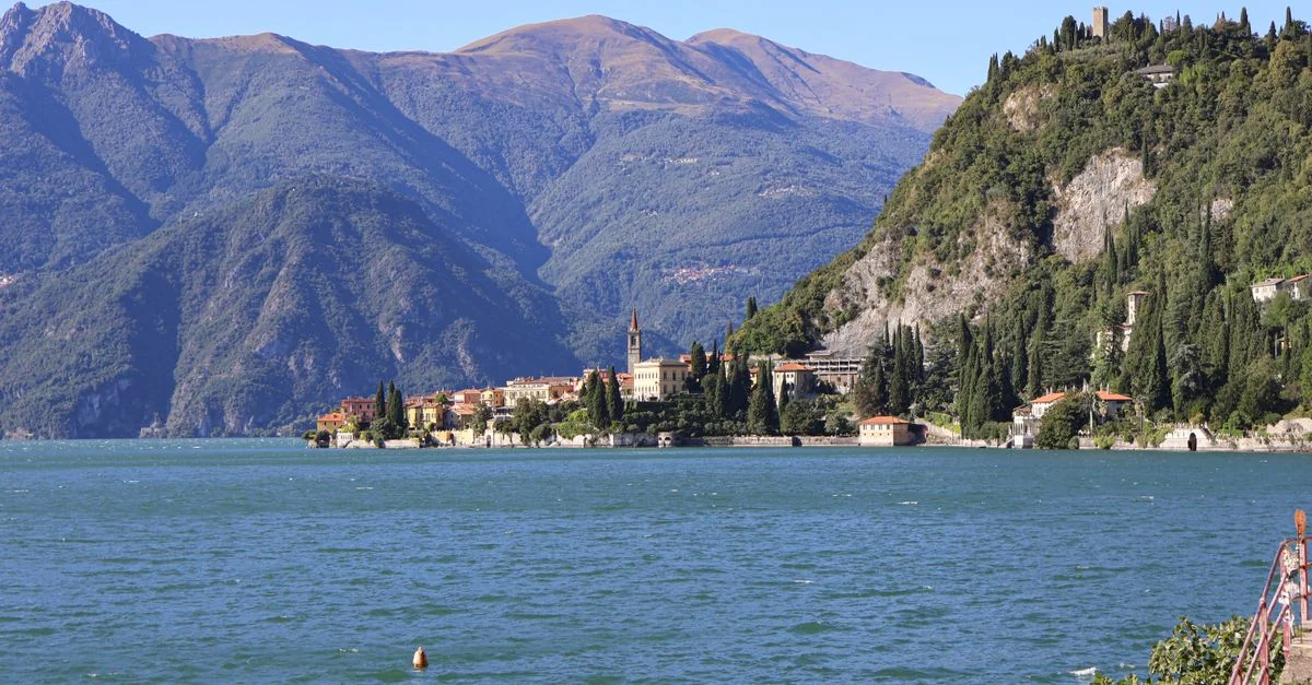 Navigating from Varenna to Como by Train