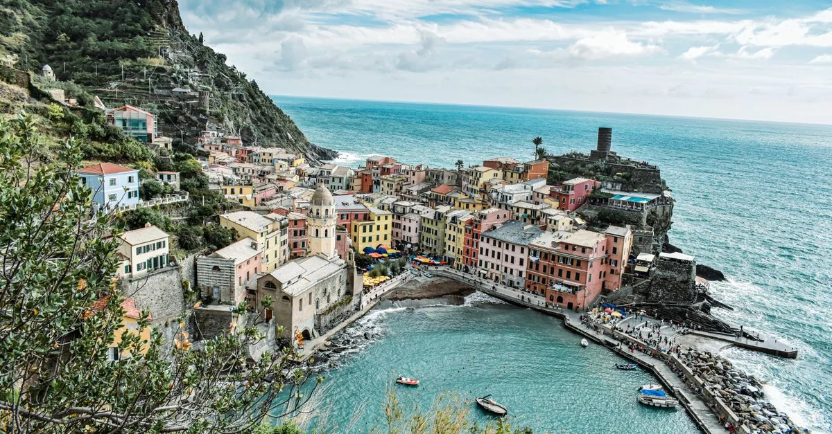 Exploring Italy: A Bus Journey from Vernazza to Florence