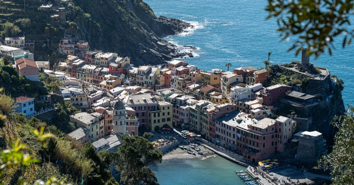 Exploring Italy: A Bus Journey from Vernazza to Florence