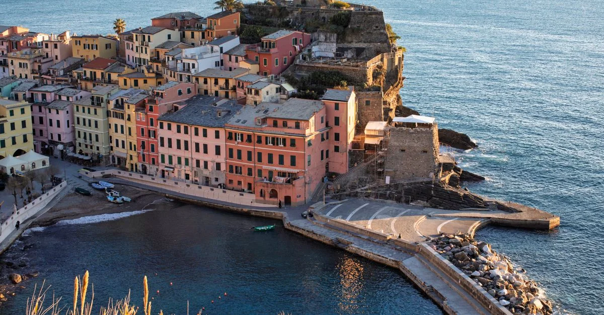Exploring Italy: A Bus Journey from Vernazza to Florence