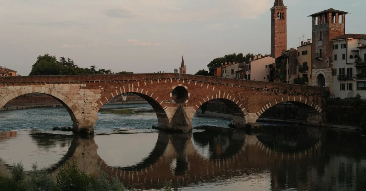 Verona City Tours and Sightseeing Guide: Walking the Ancient Streets