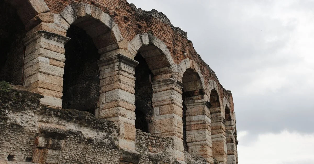 Verona City Tours and Sightseeing Guide: Walking the Ancient Streets