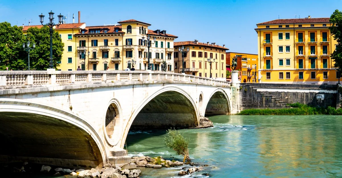 Verona City Tours and Sightseeing Guide: Walking the Ancient Streets