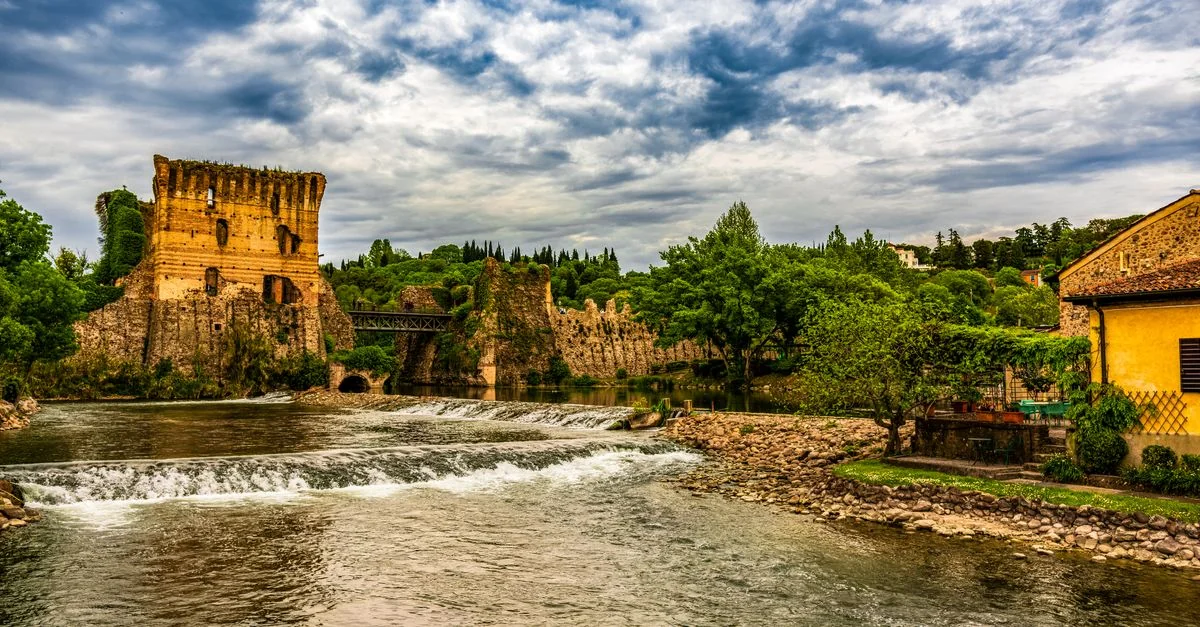 Verona City Tours and Sightseeing Guide: Walking the Ancient Streets