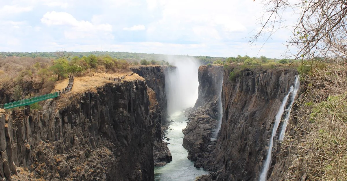 Victoria Falls Adventure Guide: Zimbabwe Outdoor Tours with Prices and Tips