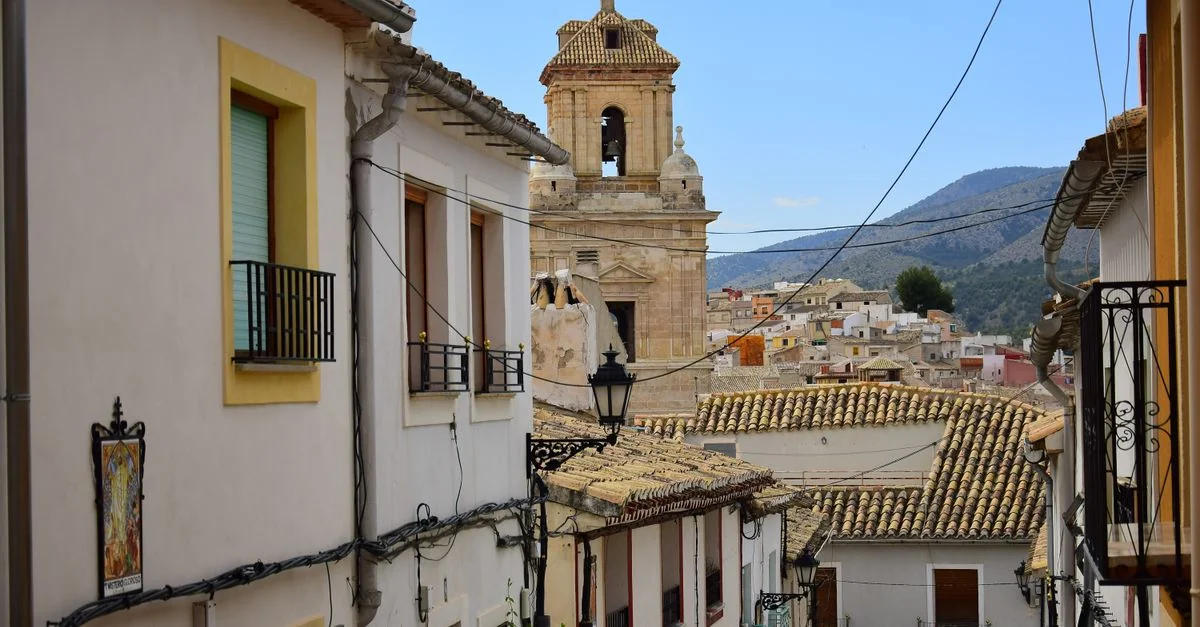 Traveling from Villanueva de la Serena to Badajoz: Complete Transport Information
