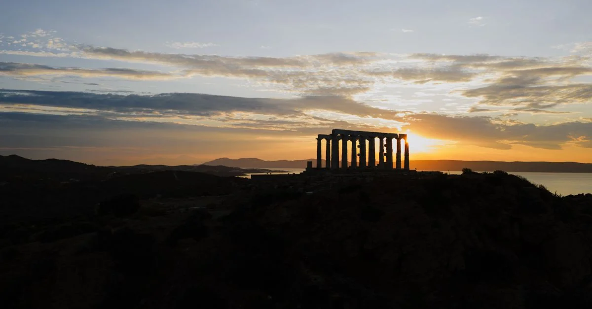 Vouliagmeni’s Coastal Culture: An Antiquity-Focused Guide to Attica’s Shoreline