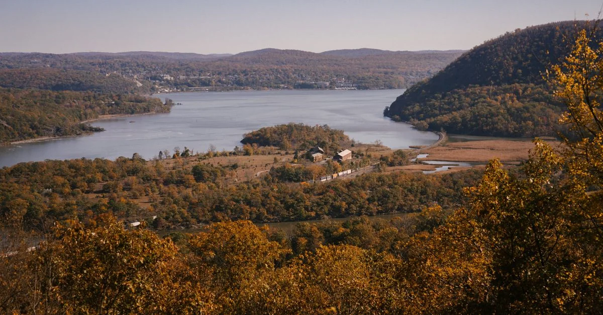 Westchester County Walking Guide: Two Essential Self-Guided Scavenger Hunts