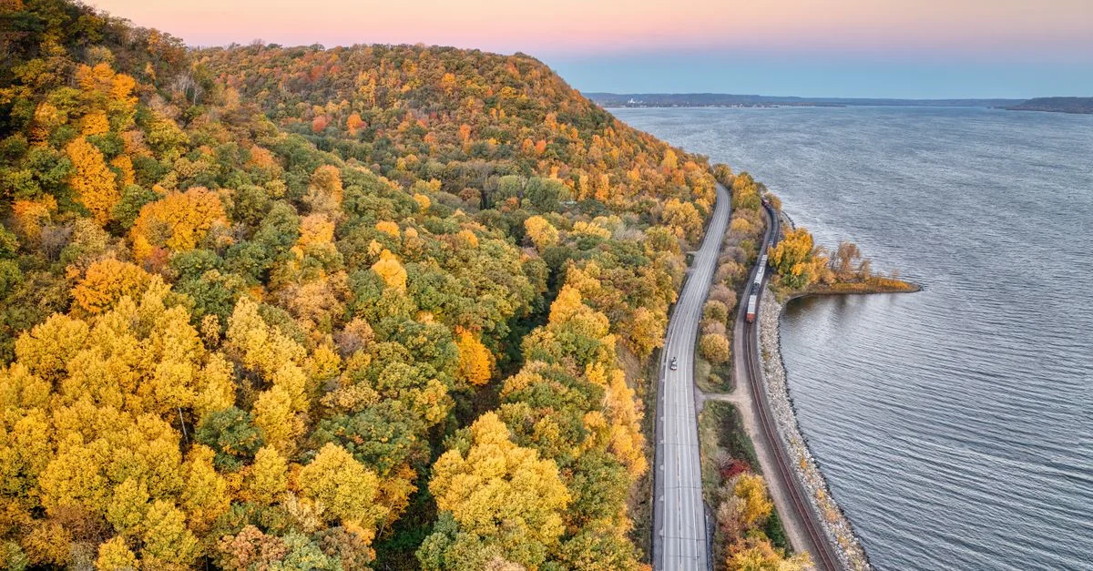 Westchester County Walking Guide: Two Essential Self-Guided Scavenger Hunts