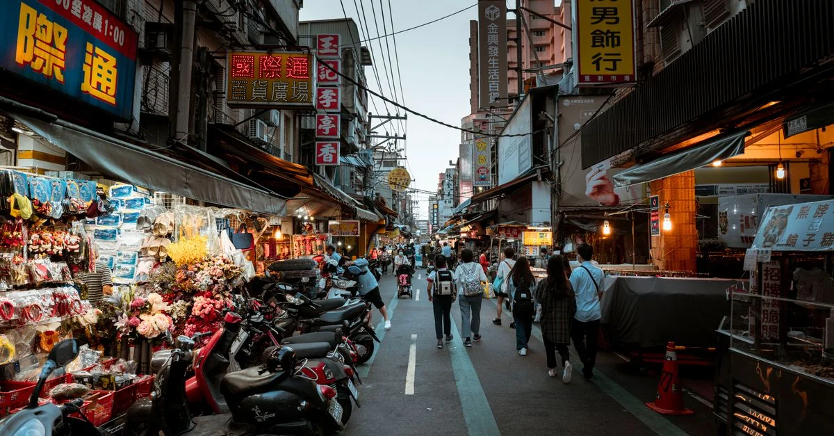 Zhongzheng District Day Trips: Escape the City with Nature and Culture