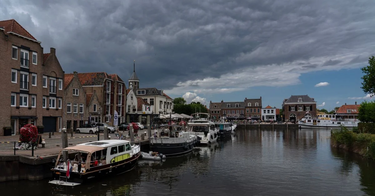Traveling Between Zwolle and Hamburg
