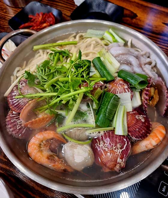 김태용의섬집칼국수아구불고기 화성향남점