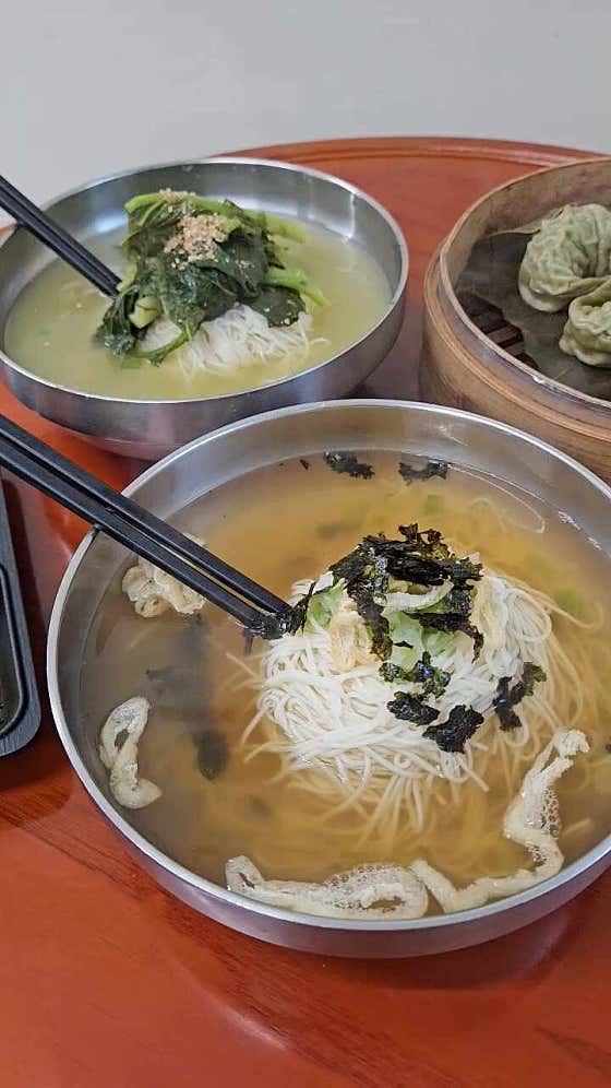 은행나무길 국수집